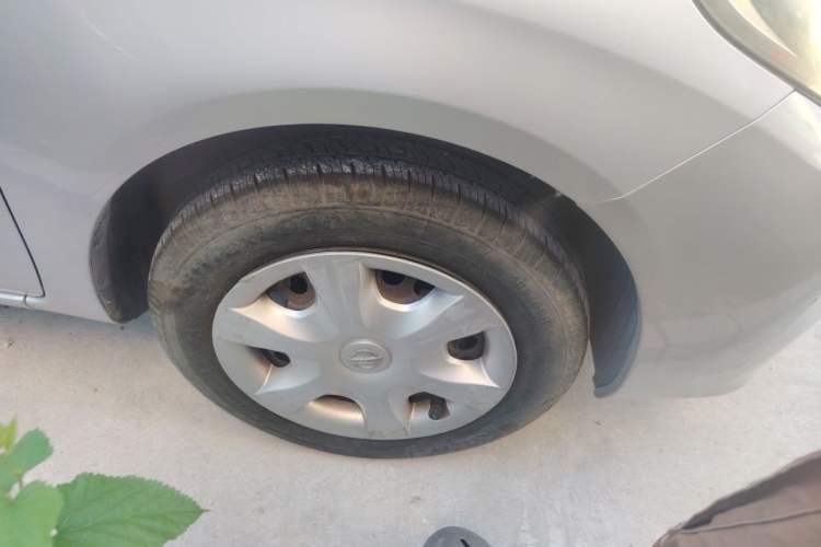 Used Nissan Sunny 2011 1.5XE CVT Comfort Edition Right Front Wheel Hub