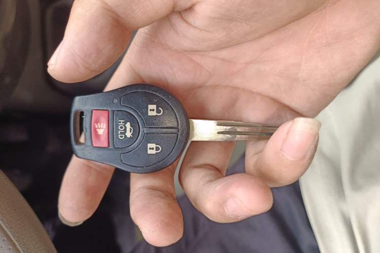 Used Nissan Sunny 2011 1.5XE Manual Comfort Edition Vehicle Key