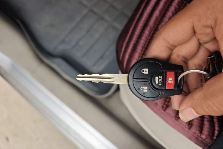 Used Nissan Sunny 2011 1.5XE CVT Comfort Edition Vehicle Key