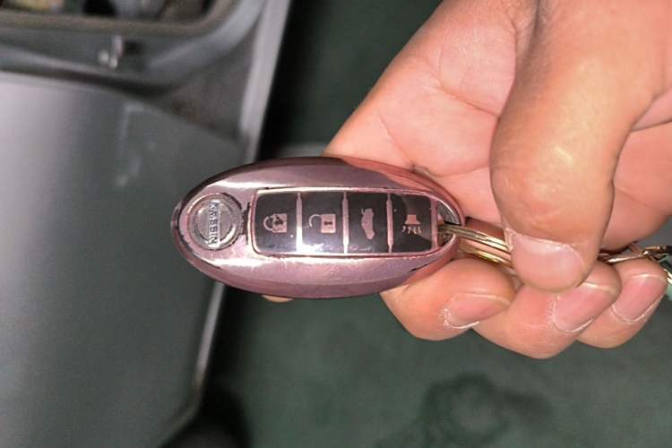 Used Nissan Sunny 2011 1.5XV Manual Luxury Edition Vehicle Key