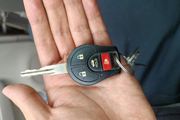 Used Nissan Sunny 2011 1.5XE Manual Comfort Edition Vehicle Key