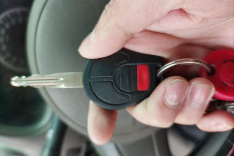 Used Nissan Sunny 2011 1.5XE Manual Comfort Edition Vehicle Key