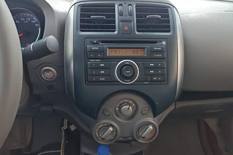 Used Nissan Sunny 2011 1.5XL CVT Luxury Edition Audio And AC Panel