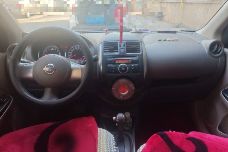 Used Nissan Sunny 2011 1.5XV CVT Deluxe Edition Center Console