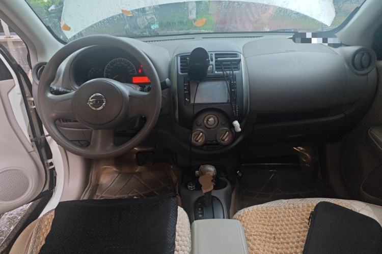 Used Nissan Sunny 2011 1.5XE CVT Comfort Edition Center Console