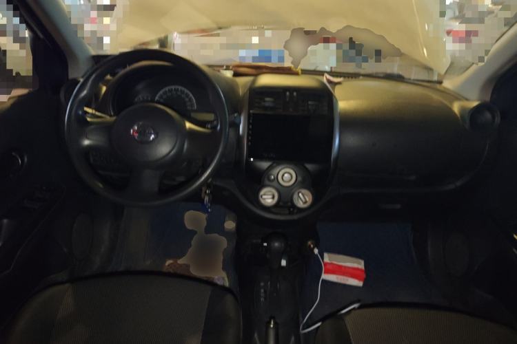 Used Nissan Sunny 2011 1.5XE CVT Comfort Edition Center Console