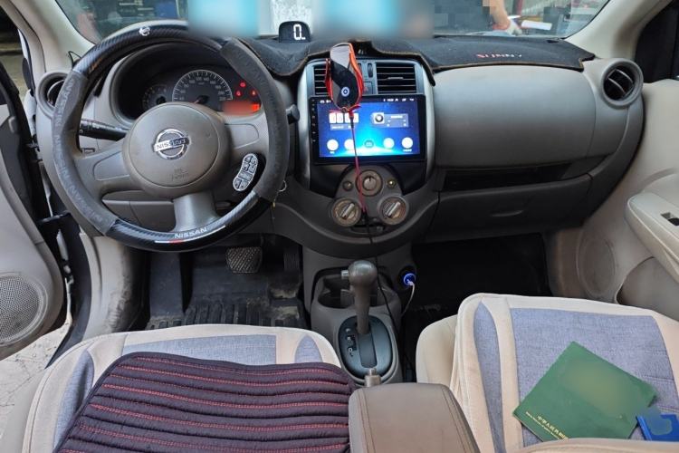Used Nissan Sunny 2011 1.5XE CVT Comfort Edition Center Console