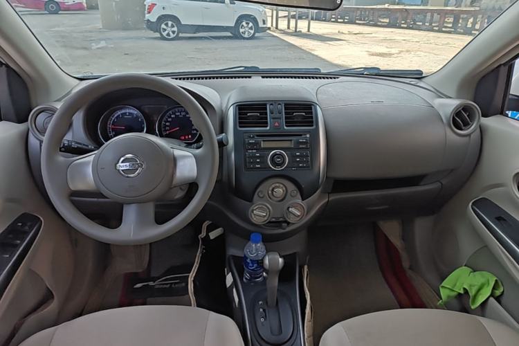 Used Nissan Sunny 2011 1.5XL CVT Luxury Edition Center Console