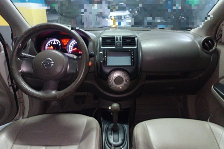 Used Nissan Sunny 2011 1.5XV CVT Deluxe Edition Center Console