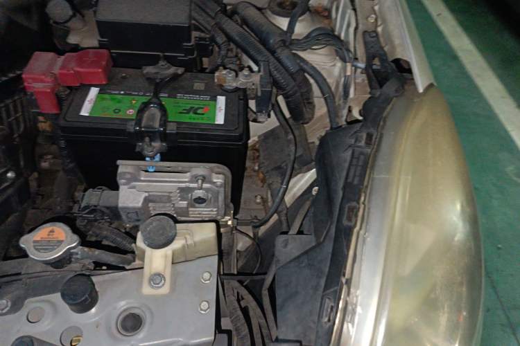 Used Nissan Sunny 2011 1.5XV CVT Deluxe Edition Engine Bay Left