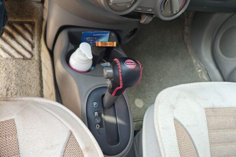 Used Nissan Sunny 2011 1.5XE CVT Comfort Edition Gear Lever