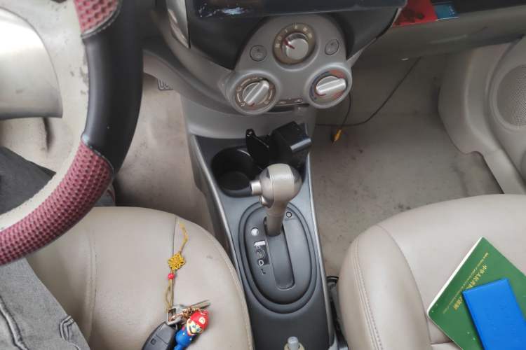 Used Nissan Sunny 2011 1.5XL CVT Luxury Edition Gear Lever