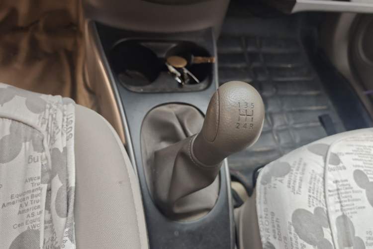 Used Nissan Sunny 2011 1.5XL Manual Deluxe Edition Gear Lever