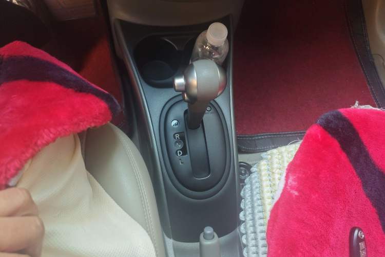 Used Nissan Sunny 2011 1.5XV CVT Deluxe Edition Gear Lever