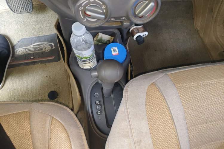 Used Nissan Sunny 2011 1.5XE CVT Comfort Edition Gear Lever