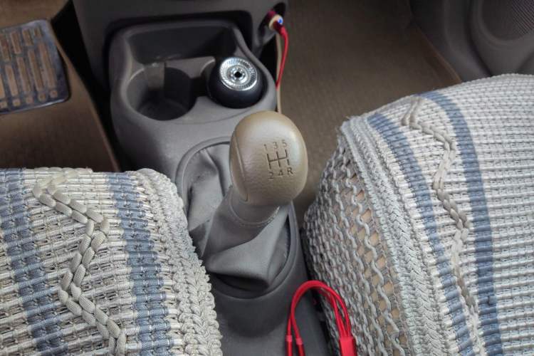 Used Nissan Sunny 2011 1.5XE Manual Comfort Edition Gear Lever