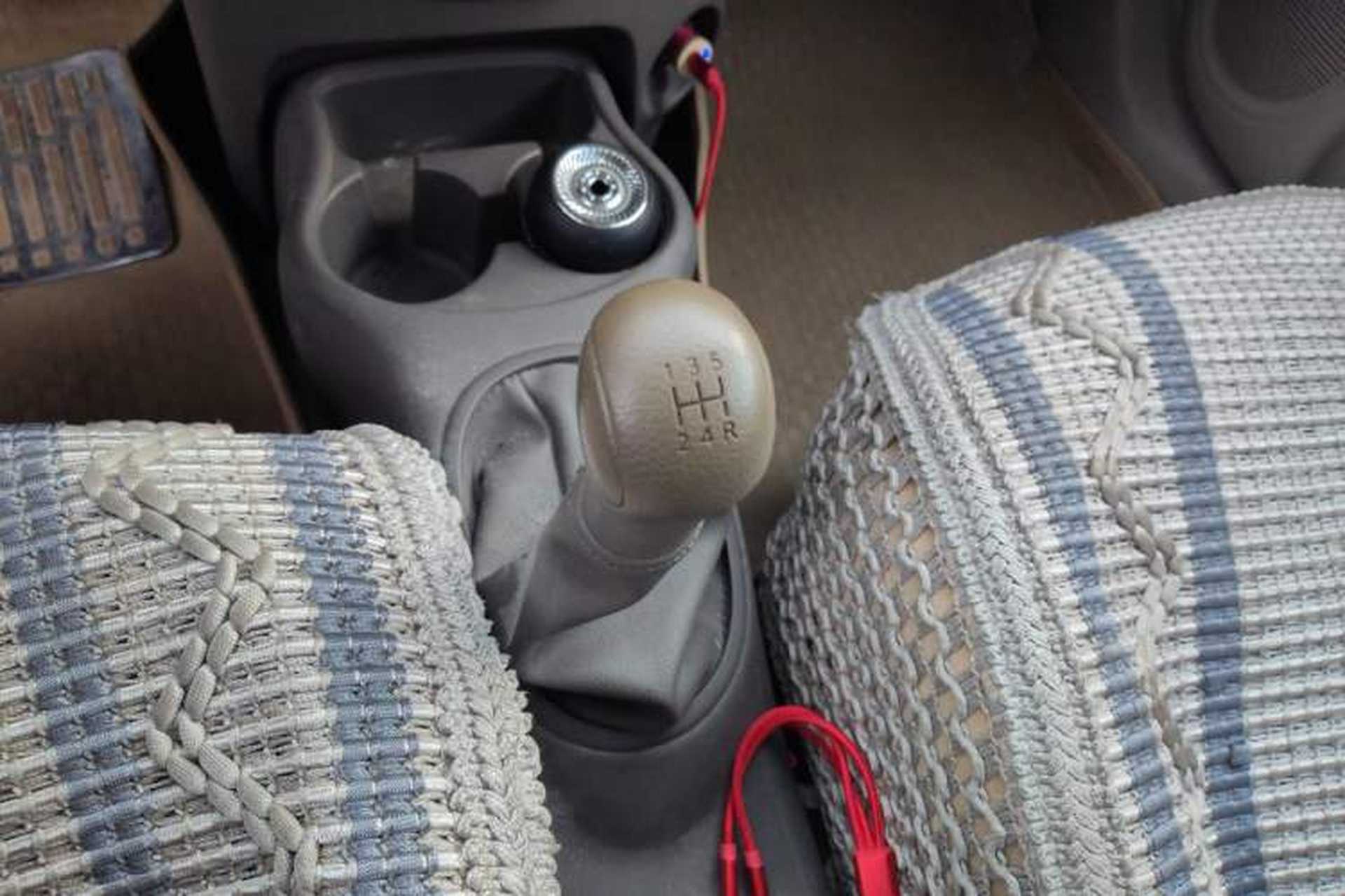 Used Nissan Sunny 2011 1.5XE Manual Comfort Edition Gear Lever