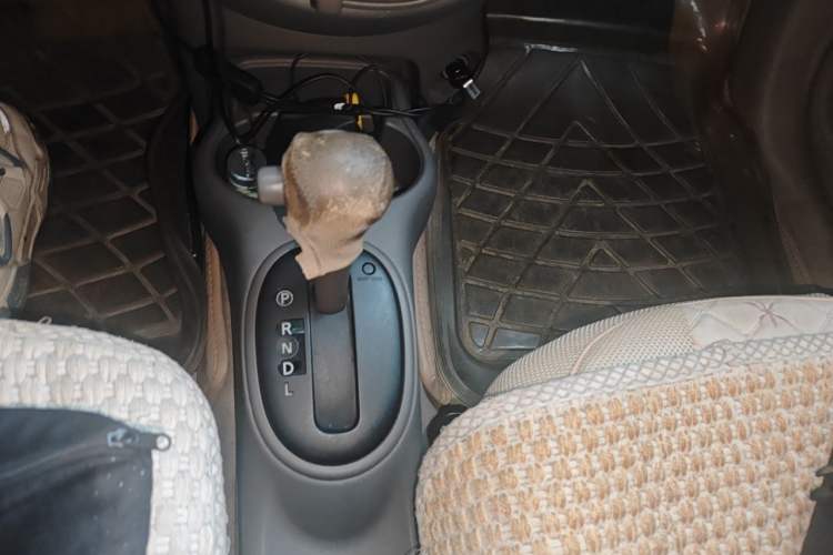 Used Nissan Sunny 2011 1.5XE CVT Comfort Edition Gear Lever