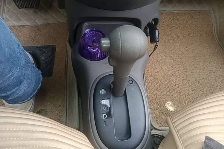 Used Nissan Sunny 2011 1.5XE CVT Comfort Edition Gear Lever