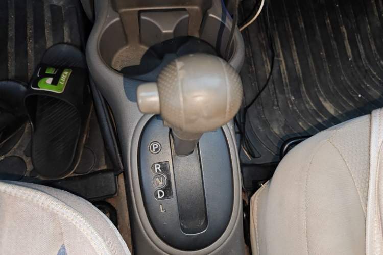 Used Nissan Sunny 2011 1.5XE CVT Comfort Edition Gear Lever