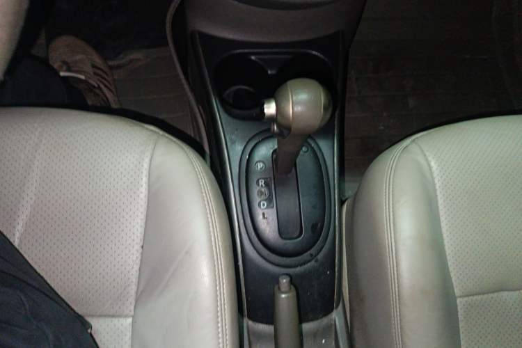 Used Nissan Sunny 2011 1.5XV CVT Deluxe Edition Gear Lever