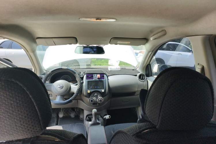 Used Nissan Sunny 2011 1.5XE Manual Comfort Edition Headliner