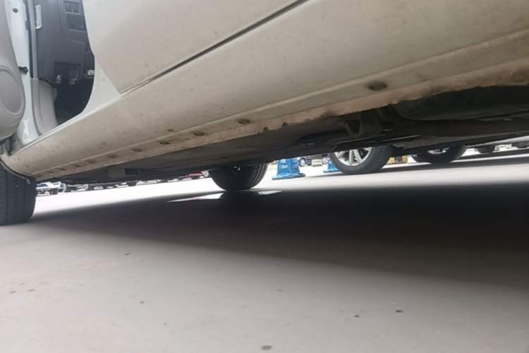 Used Nissan Sunny 2011 1.5XE CVT Comfort Edition Left Side Sill