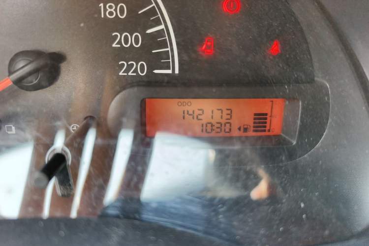 Used Nissan Sunny 2011 1.5XE Manual Comfort Edition Odometer Close Up