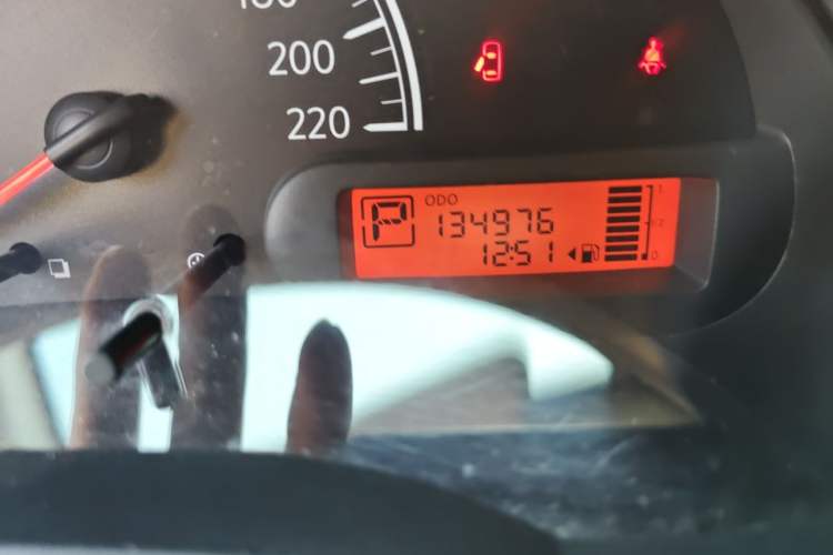 Used Nissan Sunny 2011 1.5XE CVT Comfort Edition Odometer Close Up