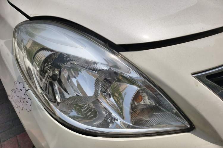 Used Nissan Sunny 2011 1.5XE Manual Comfort Edition Right Front Headlight