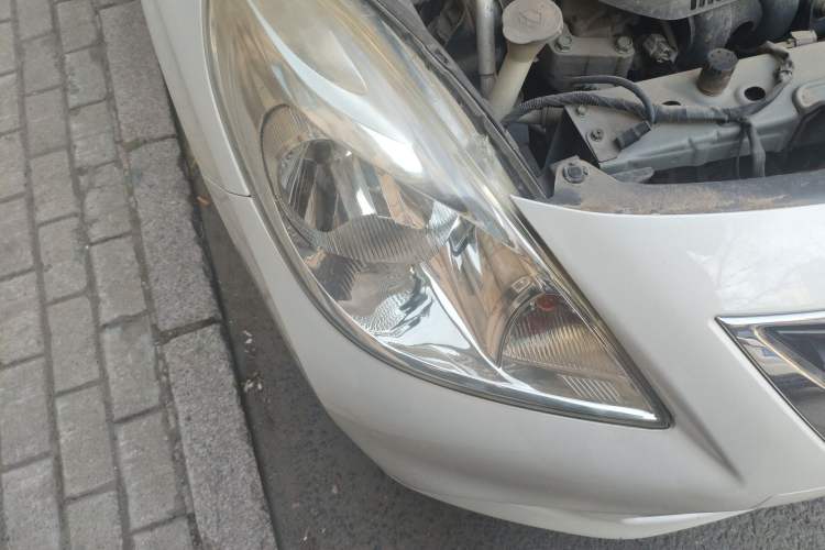 Used Nissan Sunny 2011 1.5XV CVT Deluxe Edition Right Front Headlight