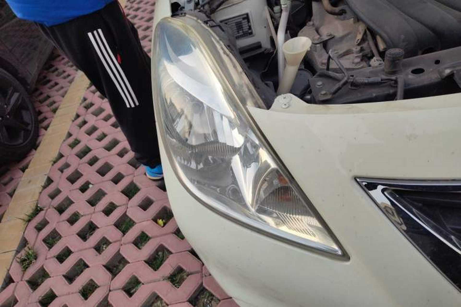 Used Nissan Sunny 2011 1.5XE Manual Comfort Edition Right Front Headlight