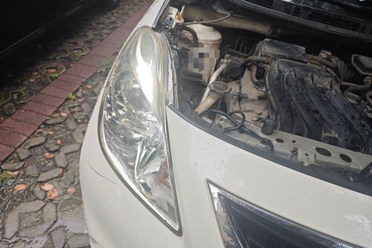 Used Nissan Sunny 2011 1.5XE CVT Comfort Edition Right Front Headlight