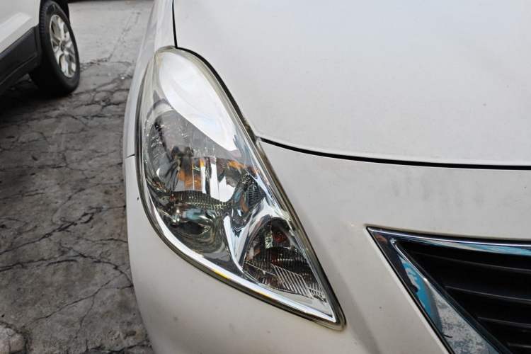 Used Nissan Sunny 2011 1.5XE CVT Comfort Edition Right Front Headlight