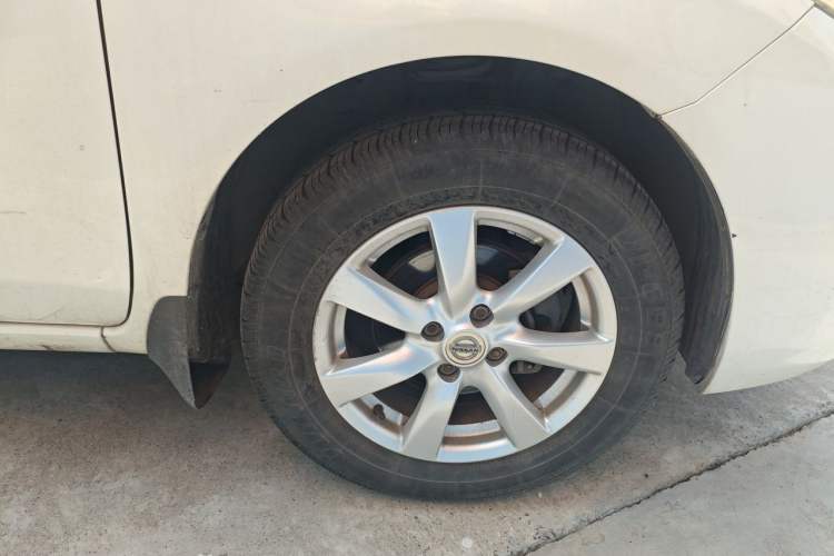 Used Nissan Sunny 2011 1.5XE CVT Comfort Edition Right Front Wheel Hub