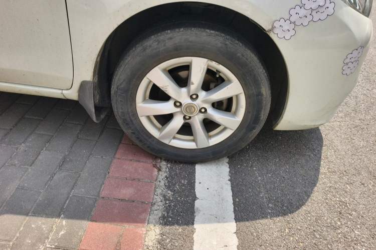 Used Nissan Sunny 2011 1.5XE Manual Comfort Edition Right Front Wheel Hub