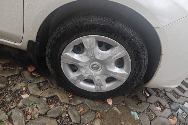Used Nissan Sunny 2011 1.5XE CVT Comfort Edition Right Front Wheel Hub