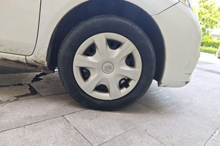 Used Nissan Sunny 2011 1.5XE CVT Comfort Edition Right Front Wheel Hub