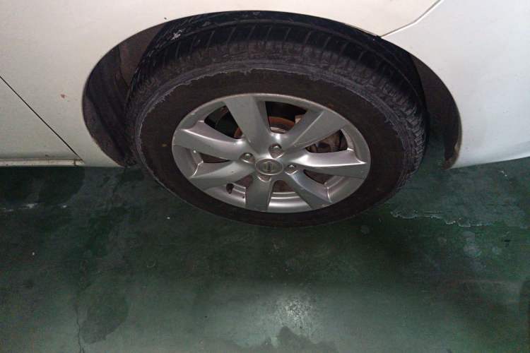 Used Nissan Sunny 2011 1.5XV CVT Deluxe Edition Right Front Wheel Hub