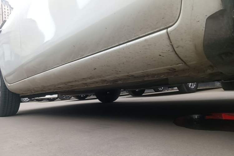 Used Nissan Sunny 2011 1.5XE CVT Comfort Edition Right Side Sill