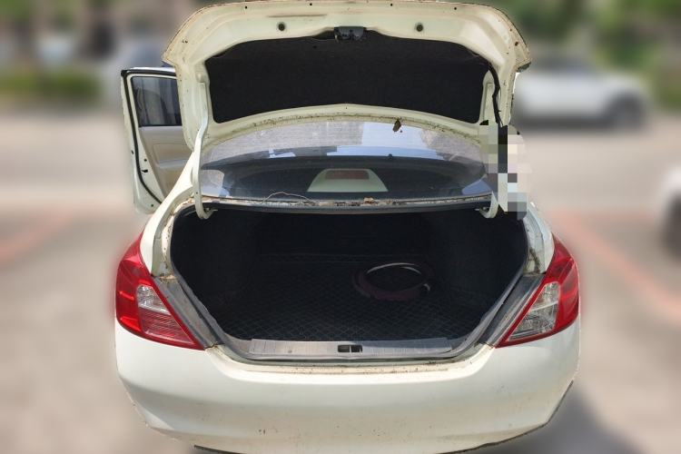 Used Nissan Sunny 2011 1.5XE Manual Comfort Edition Trunk