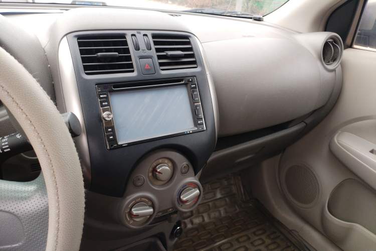 Used Nissan Sunny 2011 1.5XE Manual Comfort Edition Audio And AC Panel