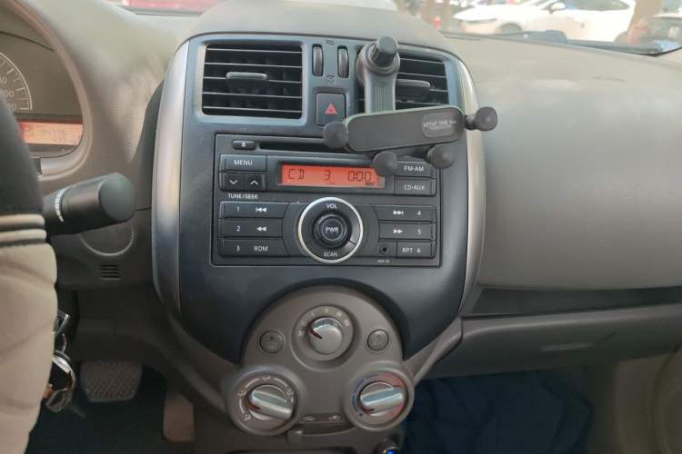 Used Nissan Sunny 2011 1.5XE CVT Comfort Edition Audio And AC Panel