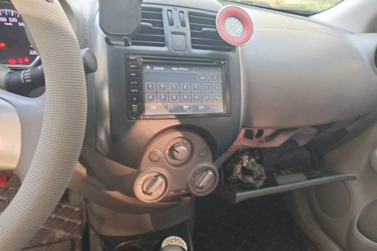 Used Nissan Sunny 2011 1.5XL CVT Luxury Edition Audio And AC Panel