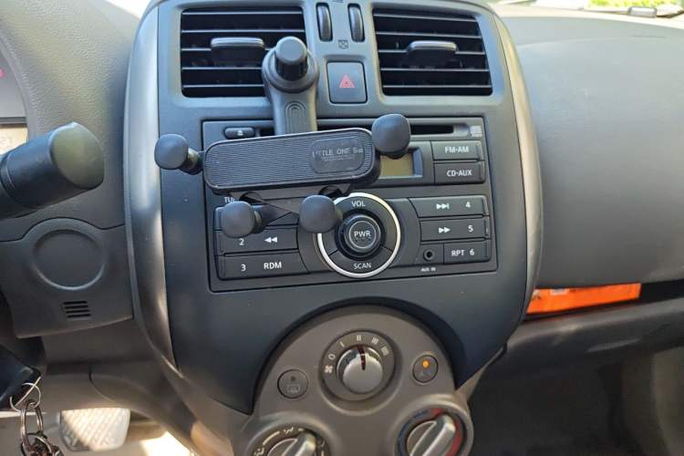 Used Nissan Sunny 2011 1.5XE CVT Comfort Edition Audio And AC Panel