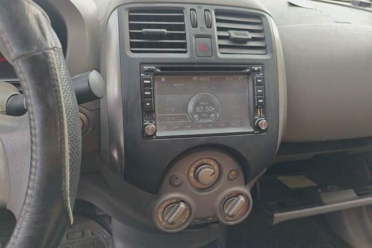 Used Nissan Sunny 2011 1.5XL CVT Luxury Edition Audio And AC Panel