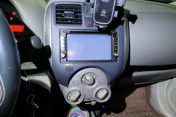 Used Nissan Sunny 2011 1.5XE Manual Comfort Edition Audio And AC Panel
