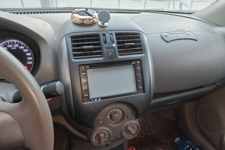 Used Nissan Sunny 2011 1.5XL Manual Deluxe Edition Audio And AC Panel