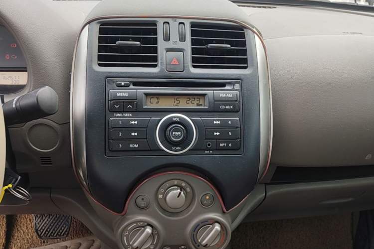 Used Nissan Sunny 2011 1.5XE CVT Comfort Edition Audio And AC Panel