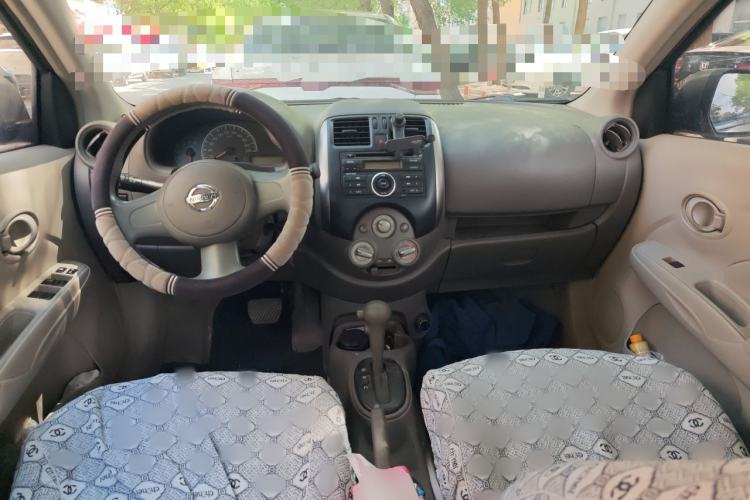 Used Nissan Sunny 2011 1.5XE CVT Comfort Edition Center Console